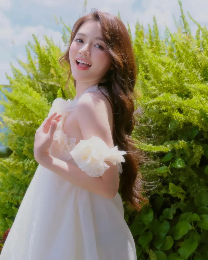 hot girl an vy với gu thời trang ấn tượng cùng nét đẹp xinh xắn dịu dàng