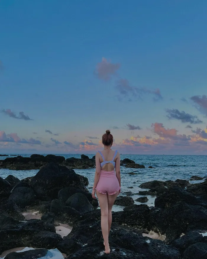 loạt ảnh an vy bikini khiến fan không thể rời mắt với cặp mông quyến rũ