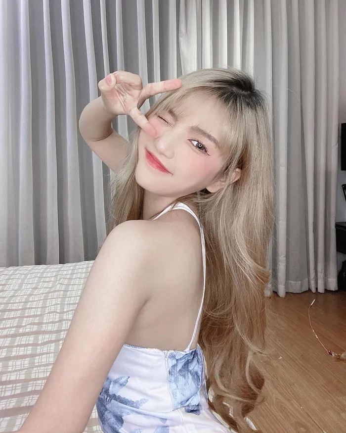 vẻ đẹp đầy mê hoặc của an vy faptv