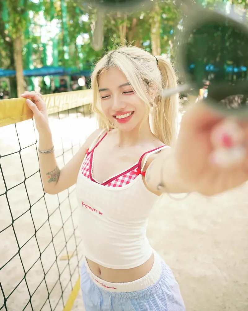 Ảnh Instagram Bùi Thảo Ly tươi trẻ.