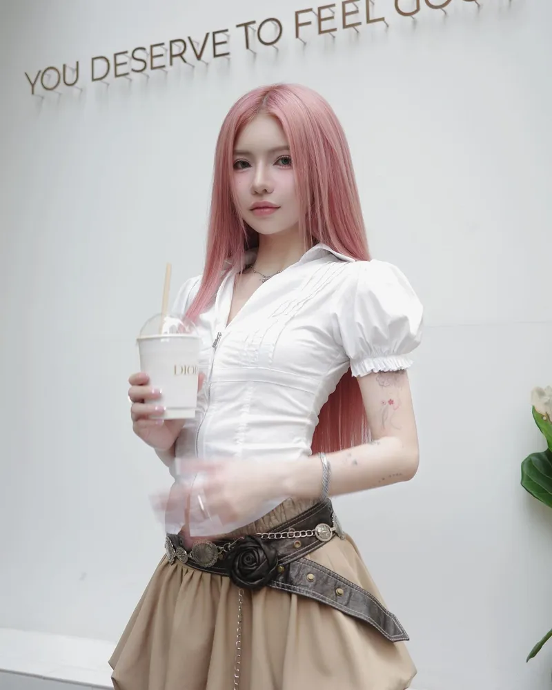 Ciin Bùi Thảo Ly rạng rỡ.