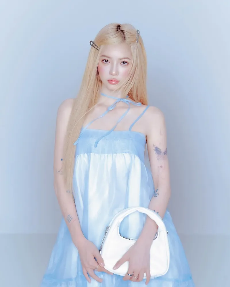 Instagram Bùi Thảo Ly đầy màu sắc.