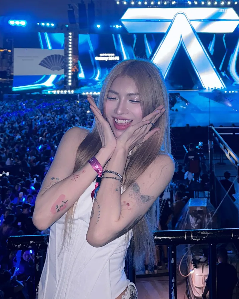 Ciin Bùi Thảo Ly tạo dáng chuyên nghiệp.