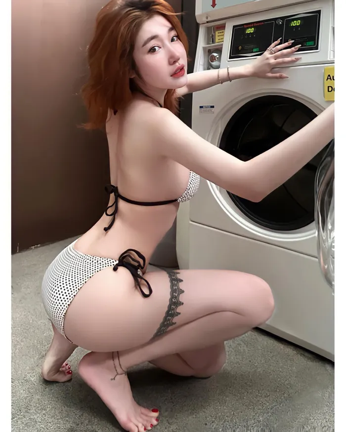 Cặp mông căng mẩy của Elly Trần nhìn chỉ muốn được doggy