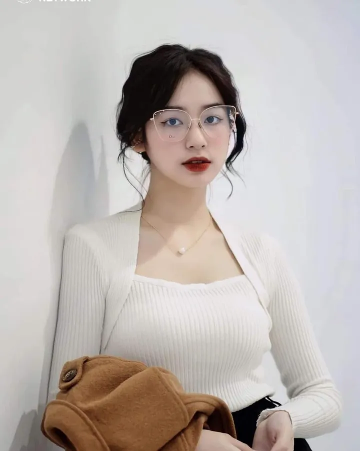 Ảnh gái xinh đeo kính đẹp