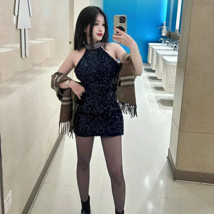 gái xinh mặc váy ngắn nữ tÃnh