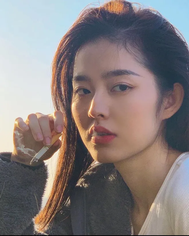 Ảnh nữ đẹp hút thuốc cực ngầu