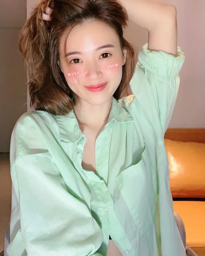 hot girl midu vá»i nhan sắc dá»u dà ng