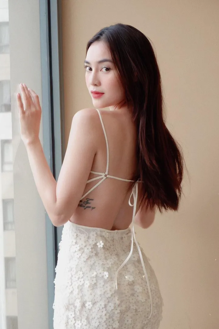 Lan Ngọc diện váy khoét lưng cực sexy nóng bỏng