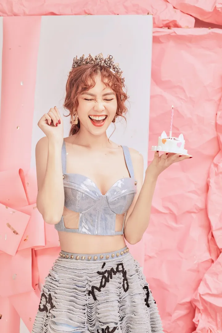 Lan Ngọc xinh đẹp ngọt ngào đầy nóng bỏng