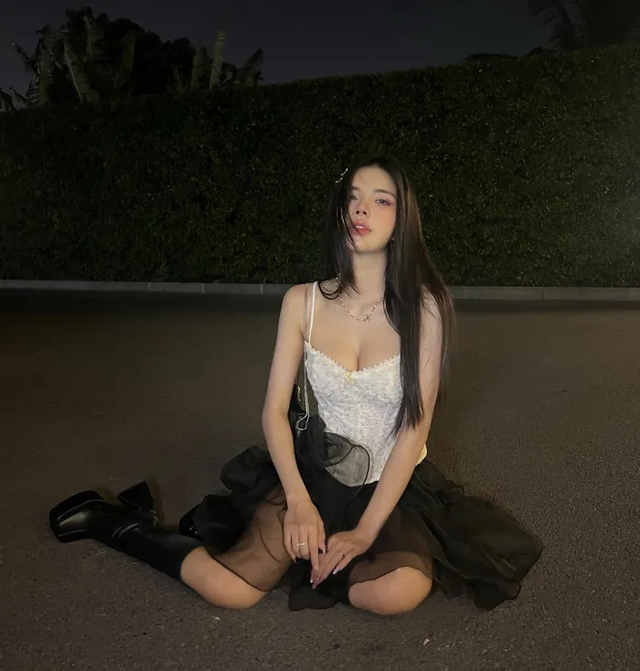 mai dora duyên dáng với nét đẹp cuốn hút tự nhiên