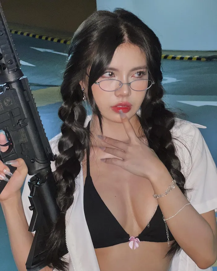 mc mai dora sở hữu vẻ đẹp ngọt ngào khó cưỡng vơi bộ đồ lộ ngực