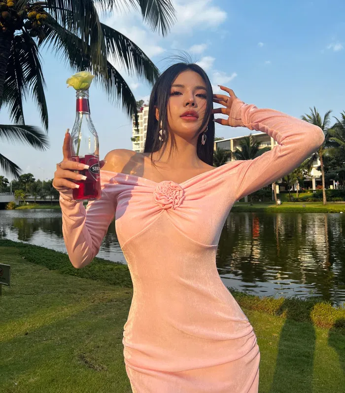 vẻ đẹp cuốn hút tự nhiên làm nên thương hiệu mc mai dora