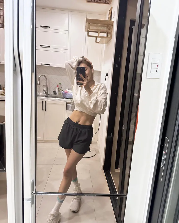 nhã phương sexy khoe cơ bụng 11