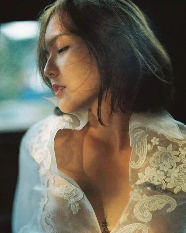 Cặp vú to tròn của Hải Tú quyến rũ không phải bàn