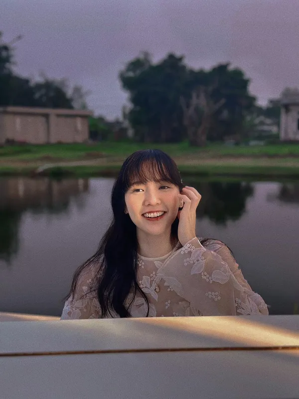 Vẻ đẹp sang chảnh, nụ cười tươi tắn của Hải Tú