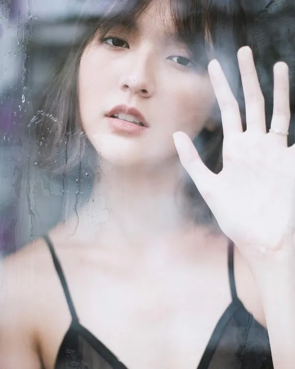 Cặp vú căng tròn gợi dục sau lớp áo bơi quyến rũ