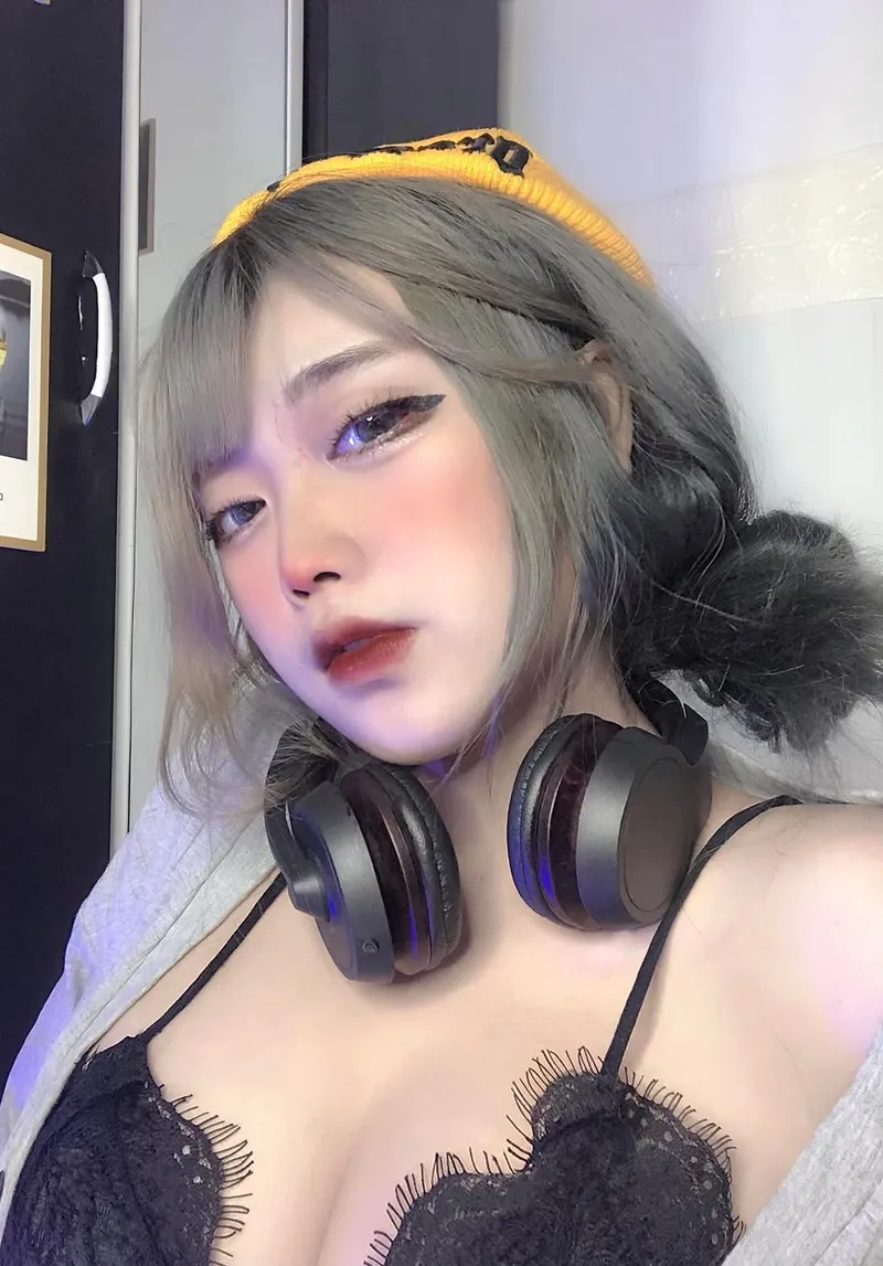 Pi Tiên ngực gợi cảm