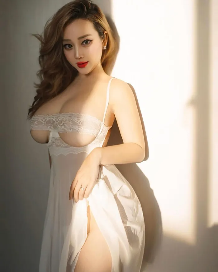 uyên betty nude gợi dục