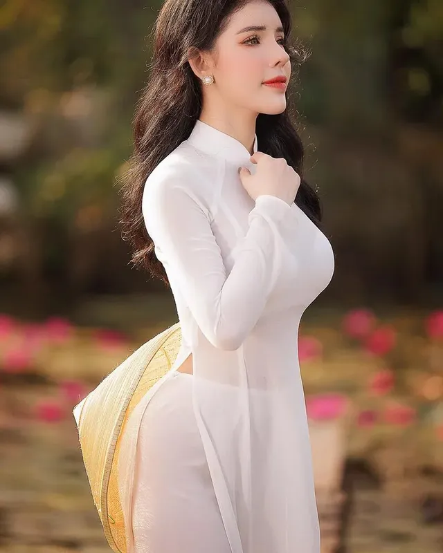 ảnh nude áo dài vú đào to tròn