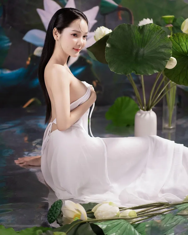 Gái xinh diện áo dài khoe nhan sắc đẹp miễn chê