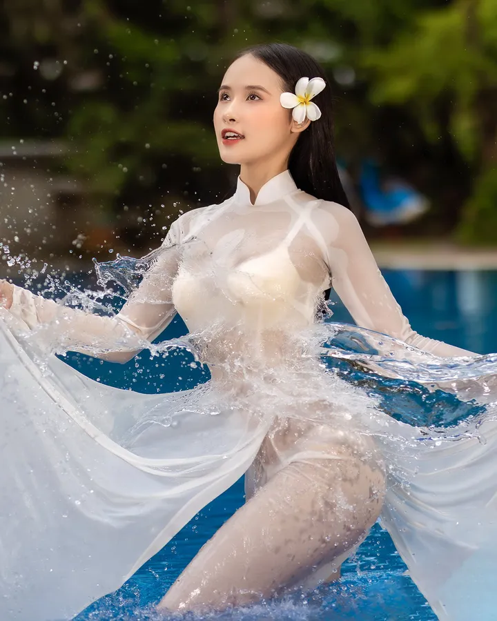 Em gái diện áo dài khoe trọn 3 vòng cực nóng bỏng