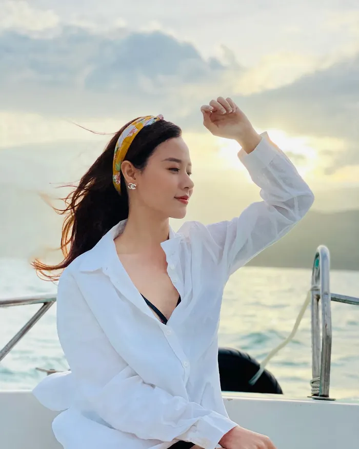 hình ảnh hot girl midu khoe nhan sắc xinh Äẹp trên biá»n