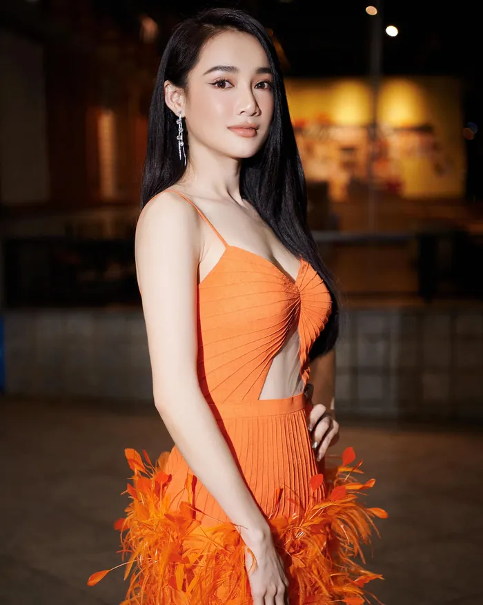 bộ ảnh nhã phương sexy trong bộ váy đỏ