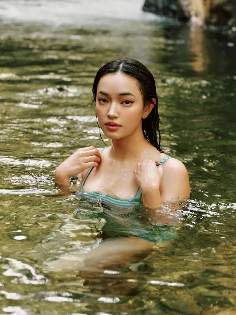 Châu Bùi nude khoe vú