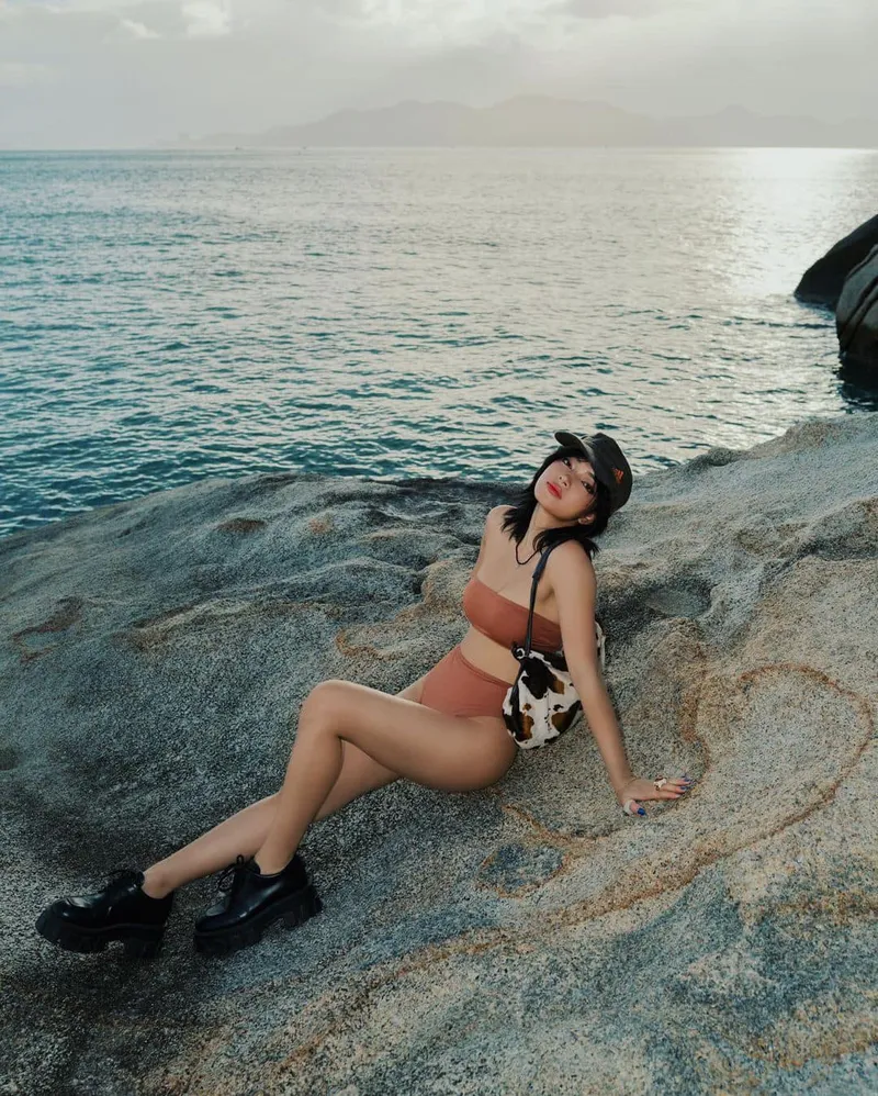 Châu Bùi nude gợi dục