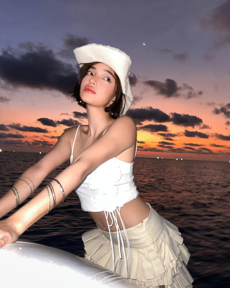 Châu Bùi sexy gợi dục