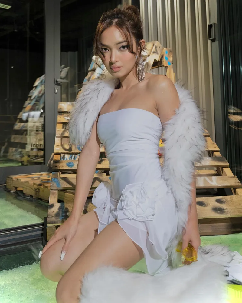 Châu Bùi sexy khó cưỡng