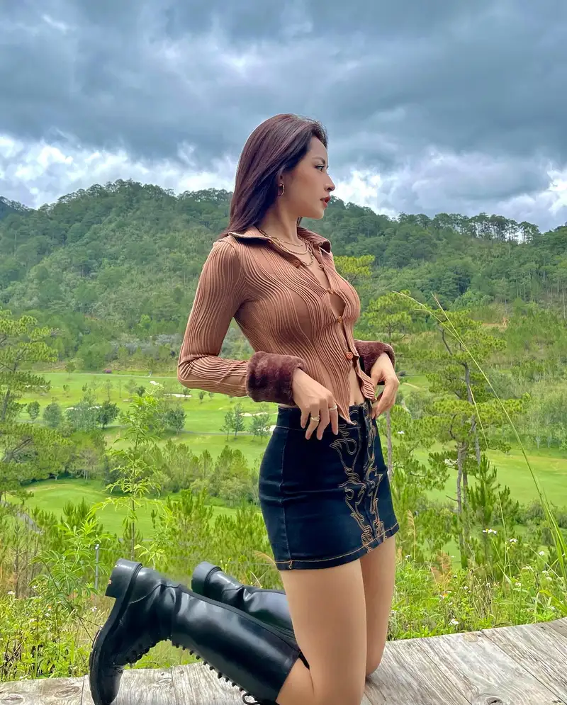 Chipu khoe dáng đẹp với nét xinh đẹp ngọt ngào