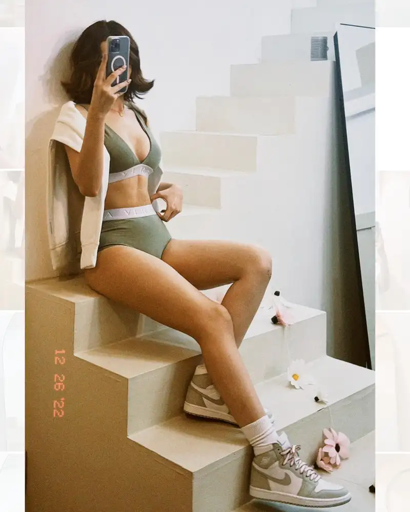 Chipu cực sexy khoe chân dài “mướt mườn mượt”