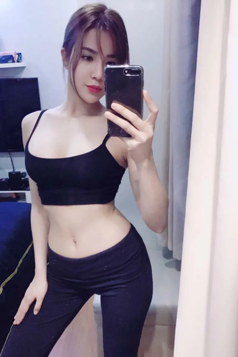 Diệp Lâm Anh thả dáng khiêu gọi khó cưỡng