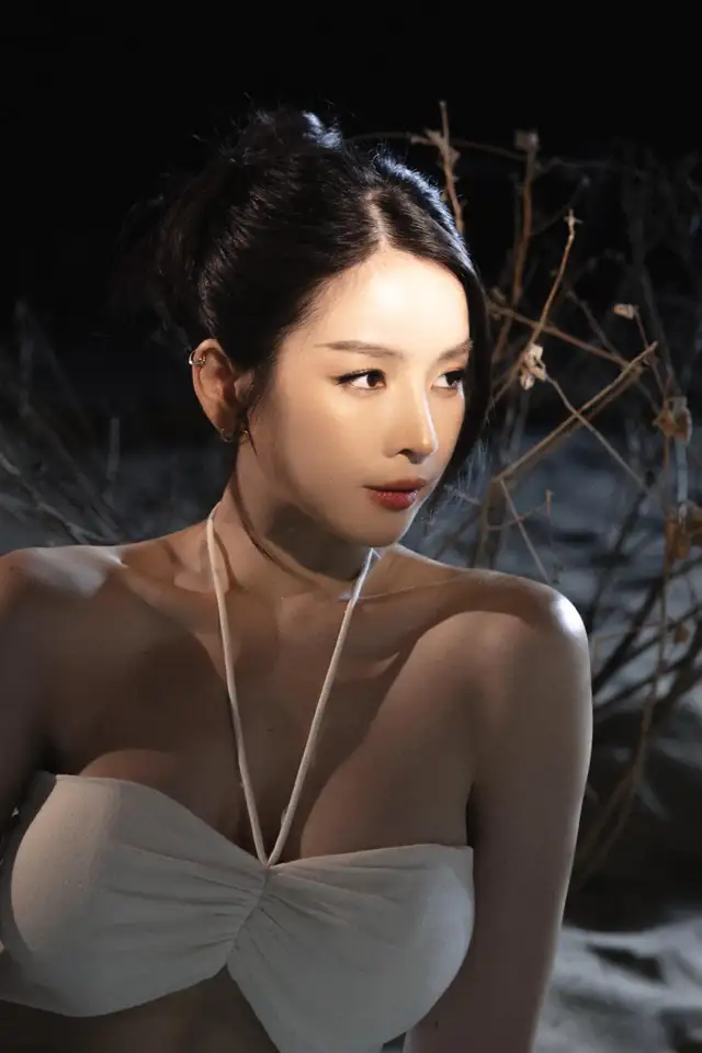 Cặp vú đào to tròn gợi dục