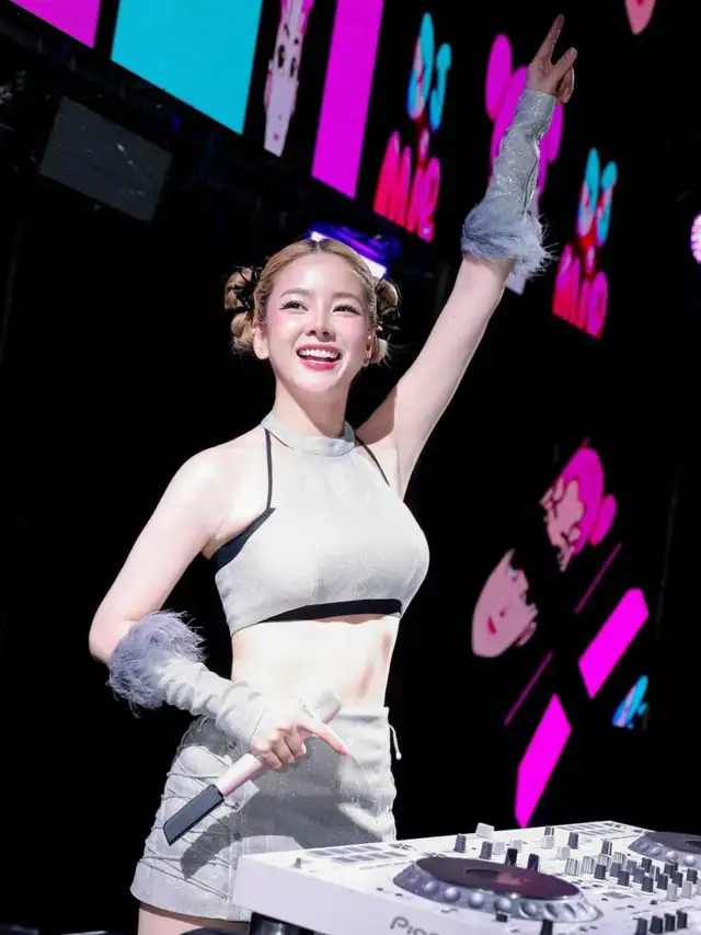 Chính nhan sắc xinh đẹp này khiến anh em say đắm