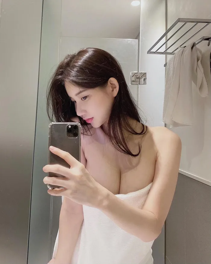 DJ Miu bikini vá»i phong cÃ¡ch gá»£i cáº£m Äá»c ÄÃ¡o