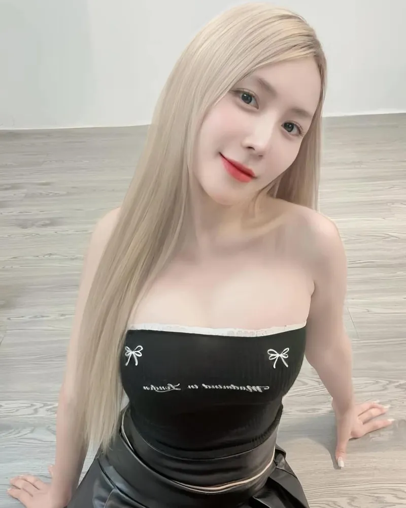 DJ Thảo Bebe quyến rũ và sexy