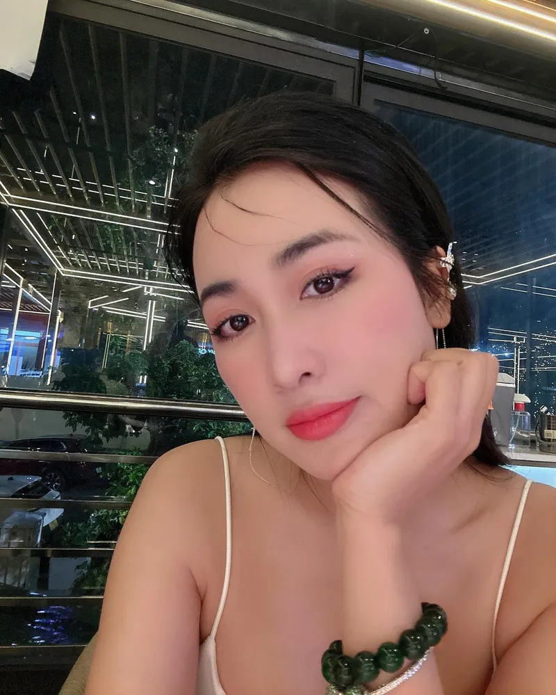 DJ Trang Moon sex với vẻ đẹp nóng bỏng