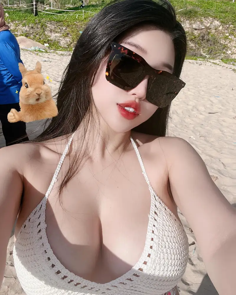 Duyên Híp Instagram vá»i phong cách gợi cảm