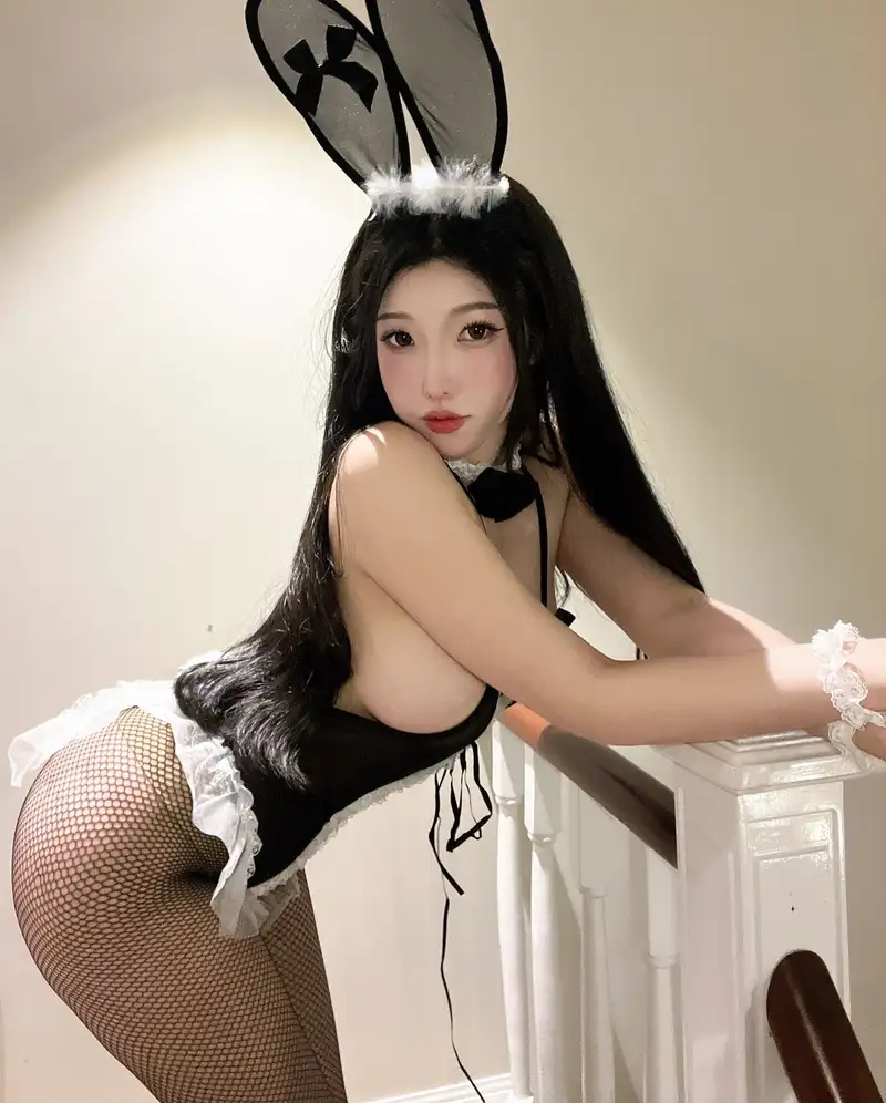 Duyên Hipp với cặp mộng bự căng mẩy