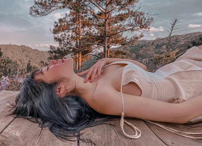 Elly Trần thả dáng quyến rũ khiêu gợi