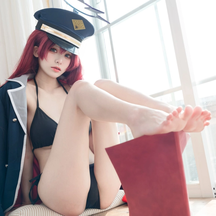 Gái xinh cosplay cảnh sát dạng háng khoe bím khiêu gợi