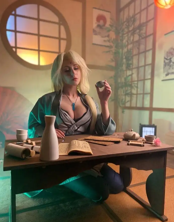 Gái đẹp cosplay Tsunade quyến rũ khó rời mắt