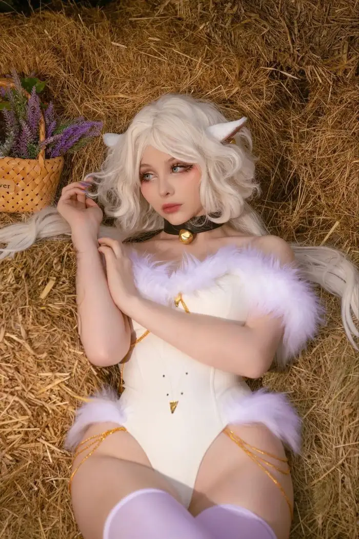 3 vòng cực sexy khiêu gợi của nữ cosplay