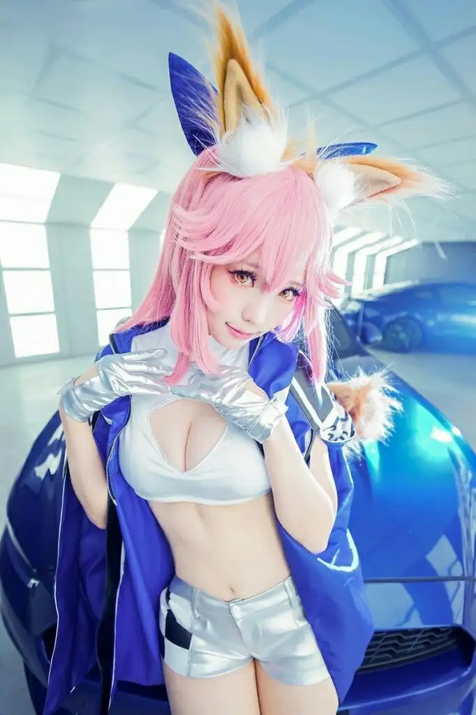 Body cực nóng bỏng của nữ cosplay anime
