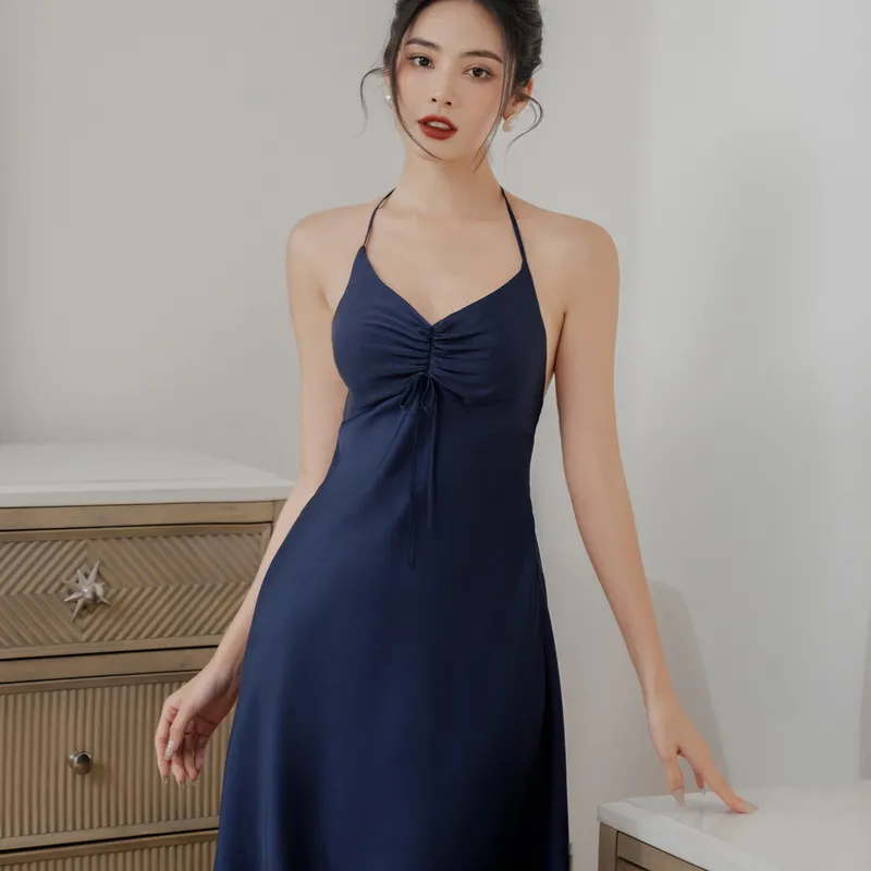 Hình gái xinh mặc váy ngủ sexy cuốn hút