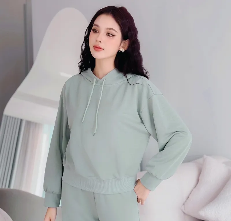 Gái xinh tạo dáng đáng yêu trong bộ váy ngủ