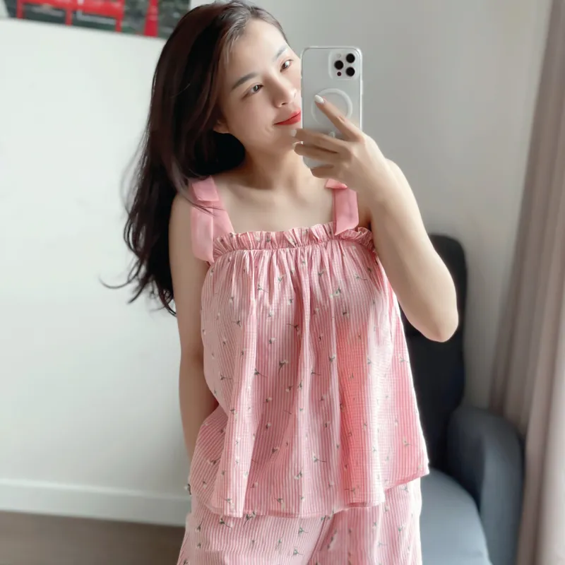 Gái xinh mặc váy ngủ dễ thương tạo dáng đẹp